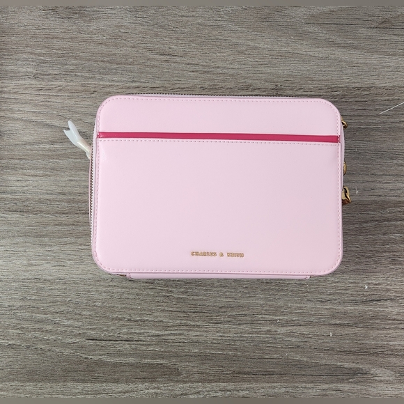 Charles & Keith Two-Tone Pink Lock & Key Chain Handle Bag/Purse - Picture 4 of 7